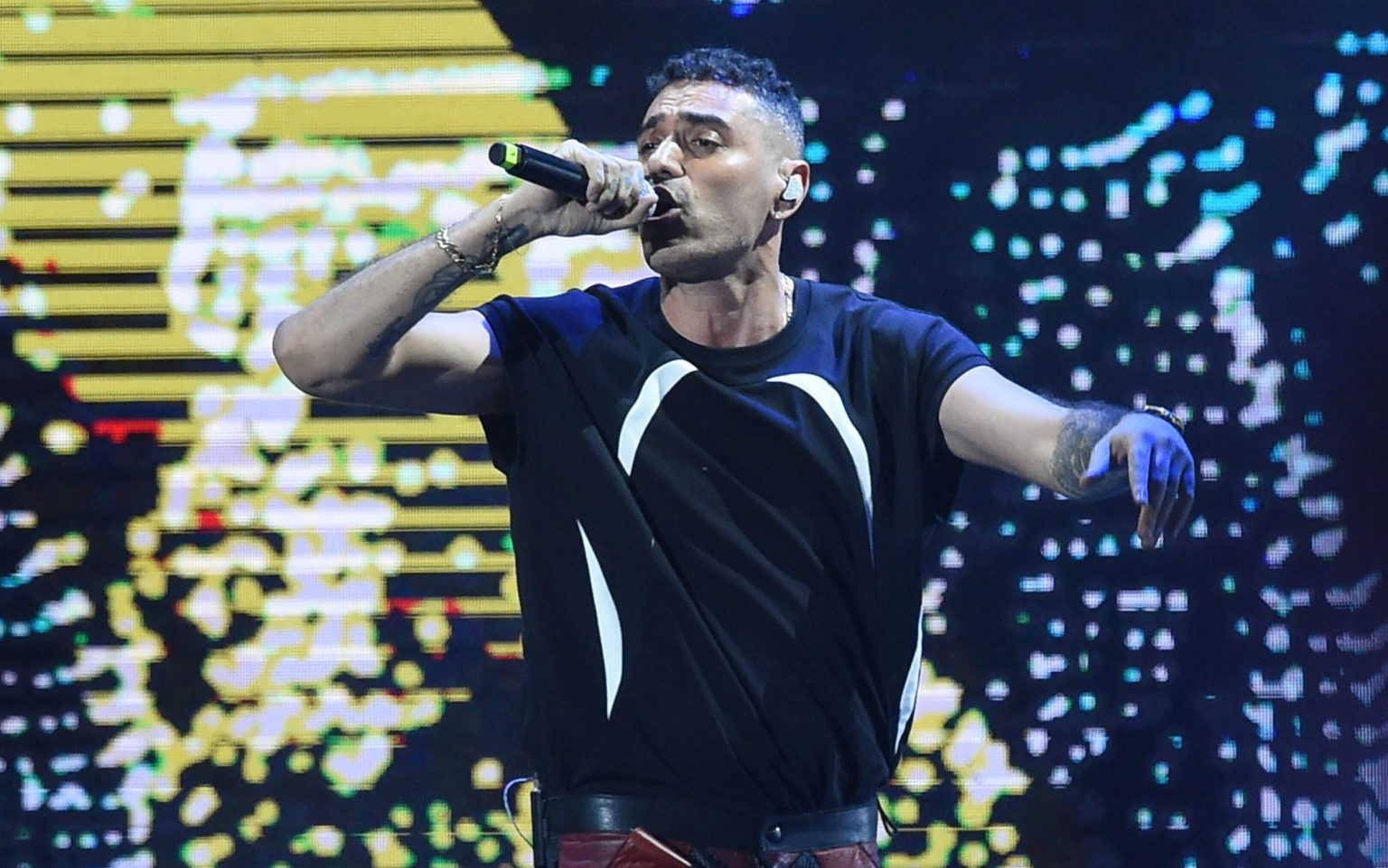 Il King of rap è tornato: al Palaflorio un concentrato di energia con il live di Marracash