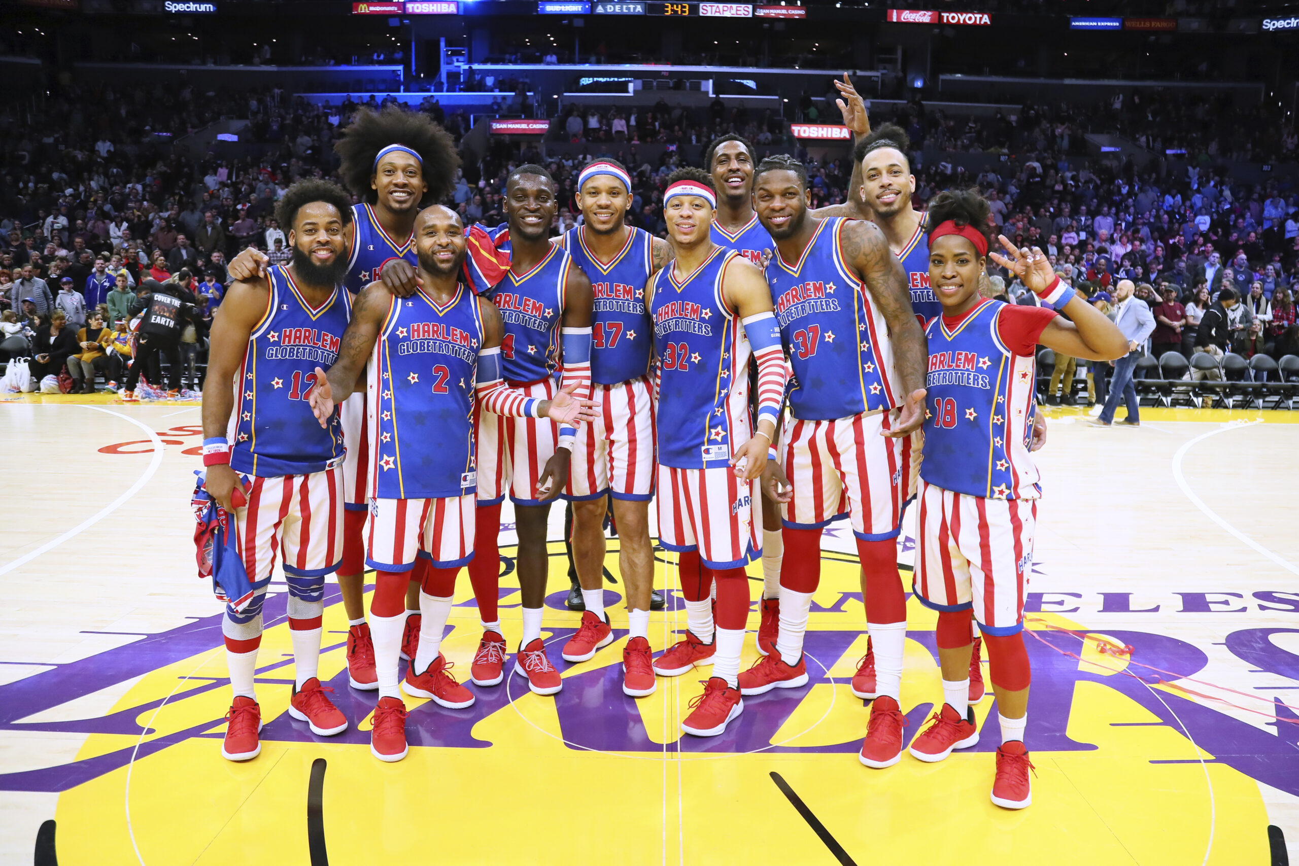 Al Palaflorio i funamboli del basket: che spettacolo con gli Harlem Globetrotters!